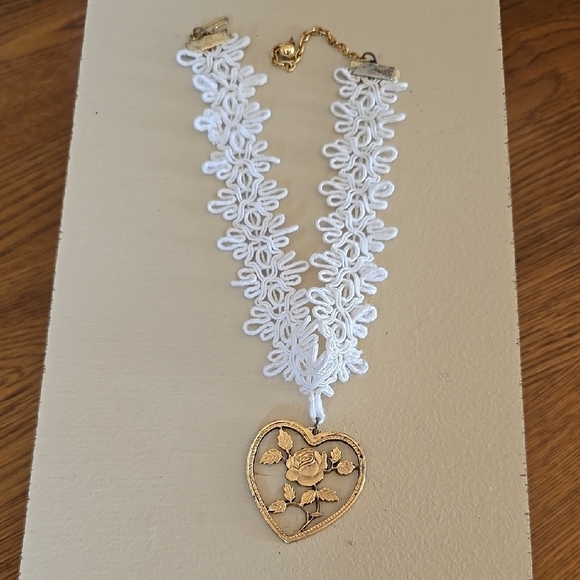 Jewelry - Delicate White Lace Collar Necklace with Heart Pendant